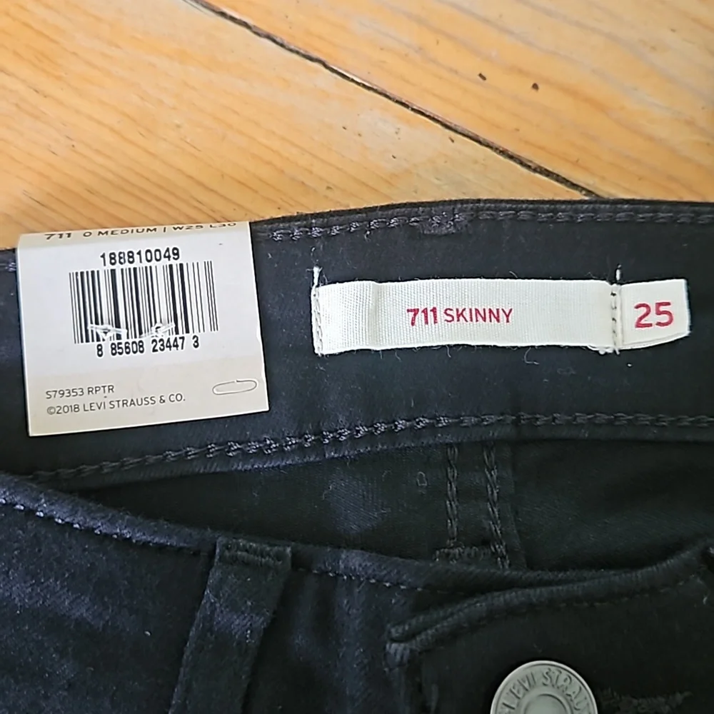 NWT Levi's 711 Skinny hypersoft black jeans women's size W25 L30 - Picture 3 of 6